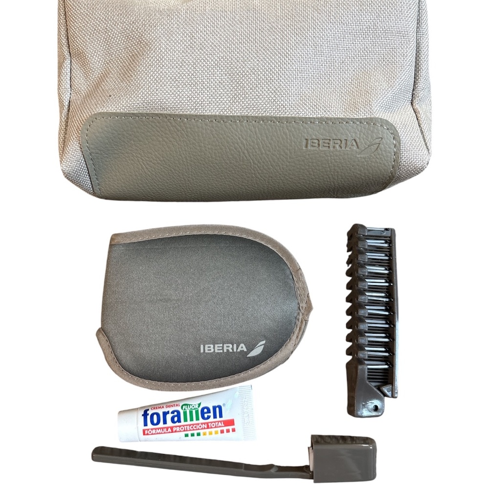 IBERIA AIRLINE SPAIN amenity kit‎ bag With eye mask, toothbrush/toothpaste/brush